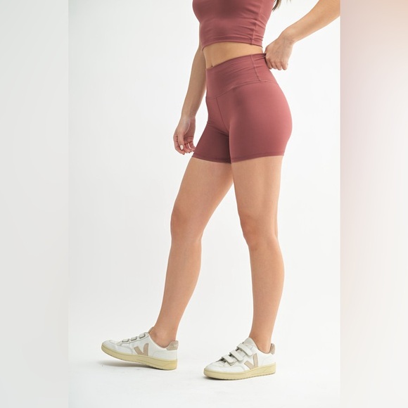 MONO B Venice Cloud Light Contour Biker Shorts - Picture 2 of 4